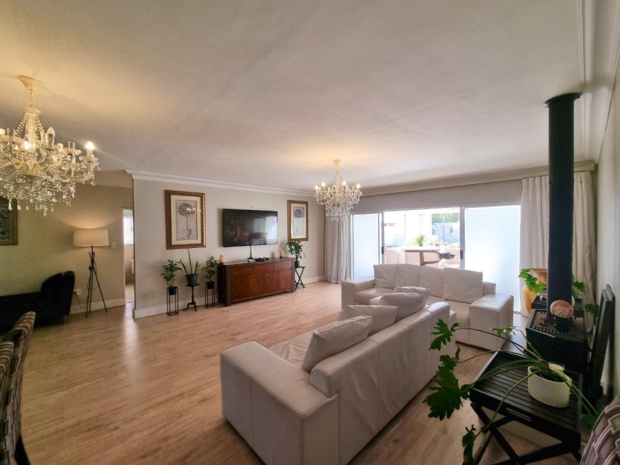 5 Bedroom Property for Sale in Sandbaai Western Cape